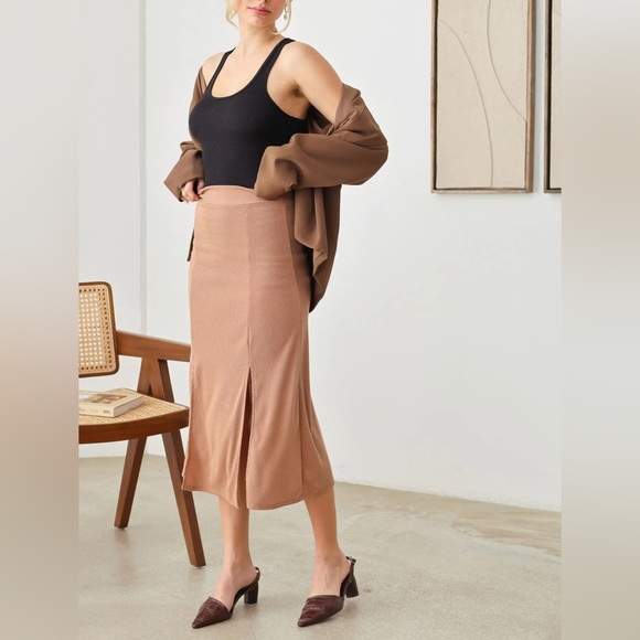 Gilli Mocha Ribbed Double Slit Midi Skirt - Picture 2 of 8